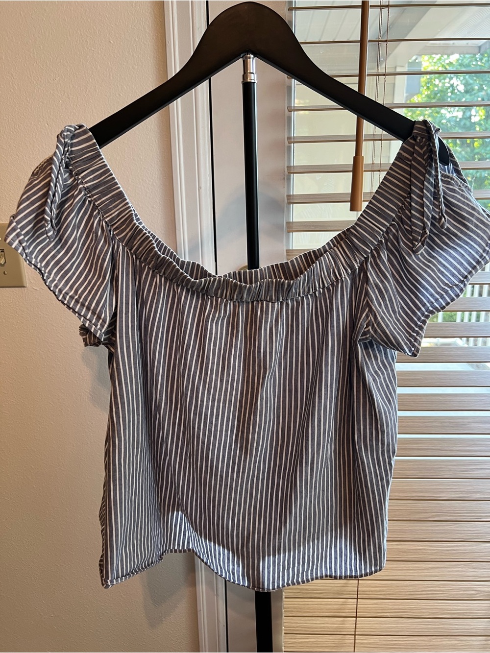 Abercrombie & Fitch Blue and White Striped Off-Shoulder Blouse